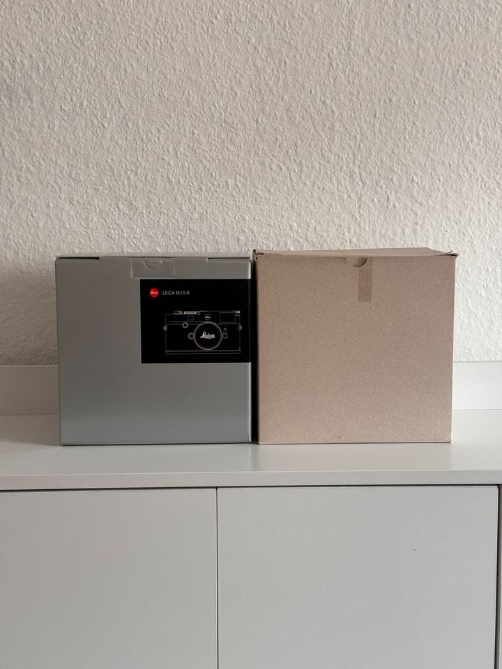 Leica M10-R silver chrome plated original packaging with 3 batteries & thumb rest