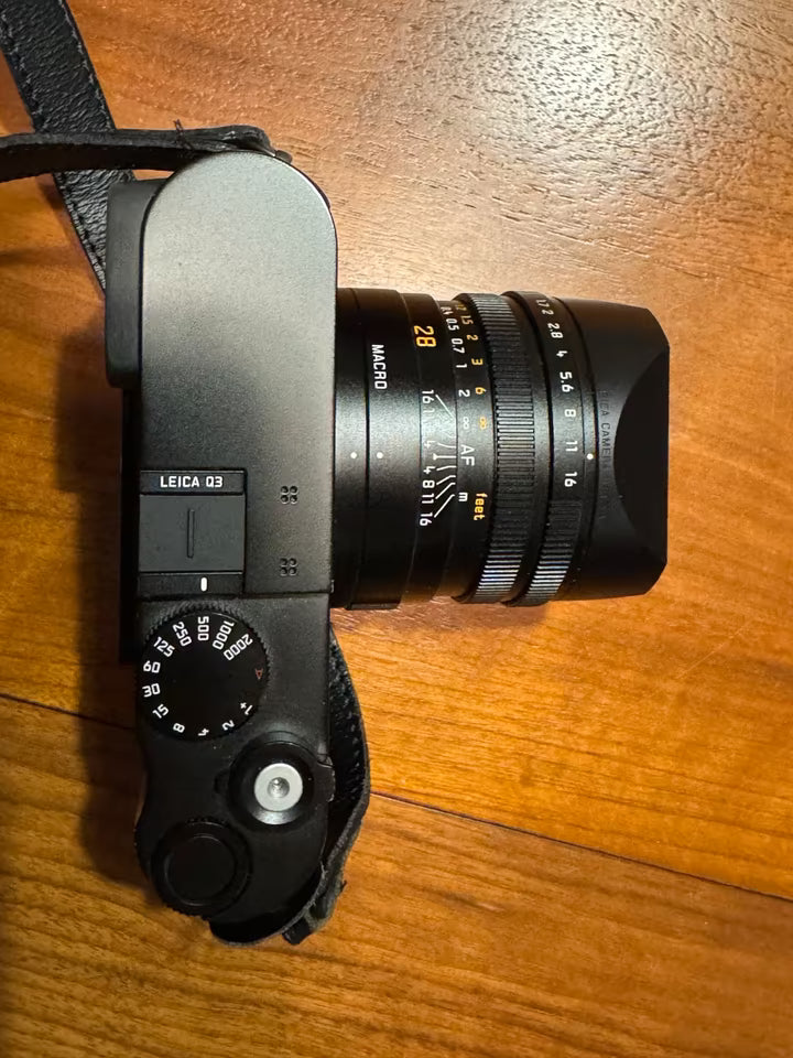 Leica Q3 including original accessories & packaging