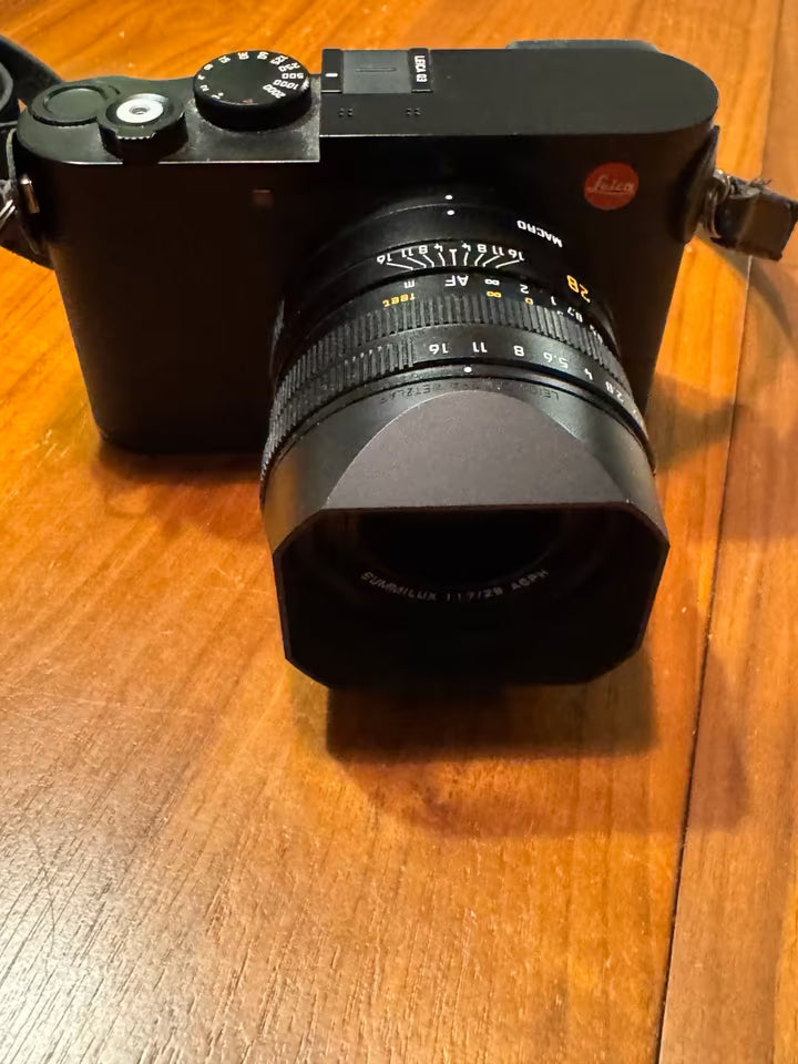 Leica Q3 including original accessories & packaging