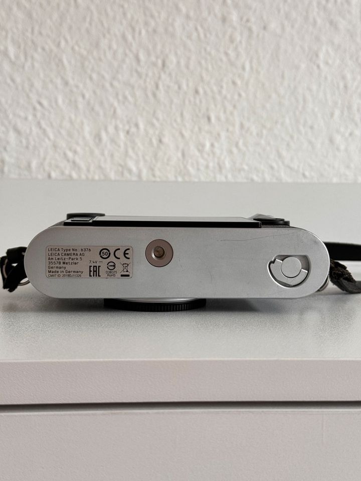 Leica M10-R silver chrome plated original packaging with 3 batteries & thumb rest