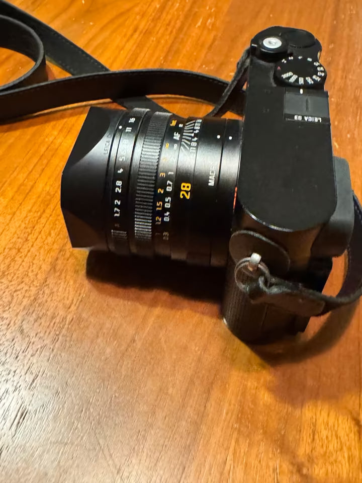 Leica Q3 including original accessories & packaging