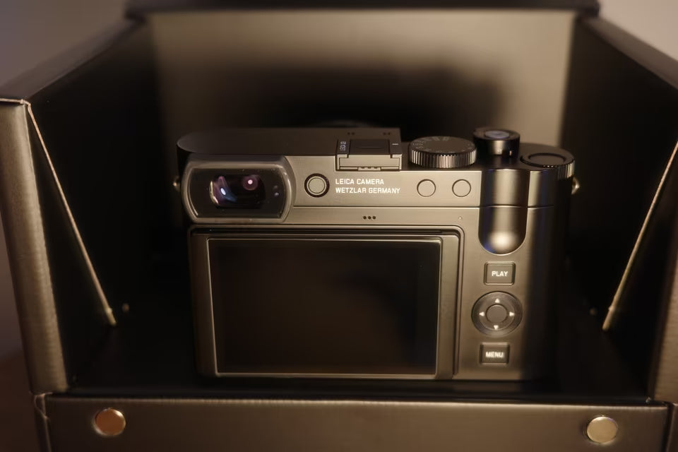 Leica Q3 28mm With accessories