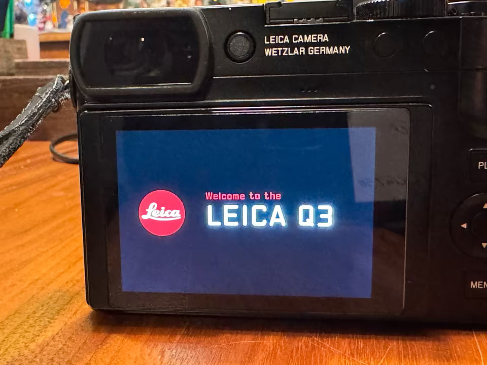 Leica Q3 including original accessories & packaging