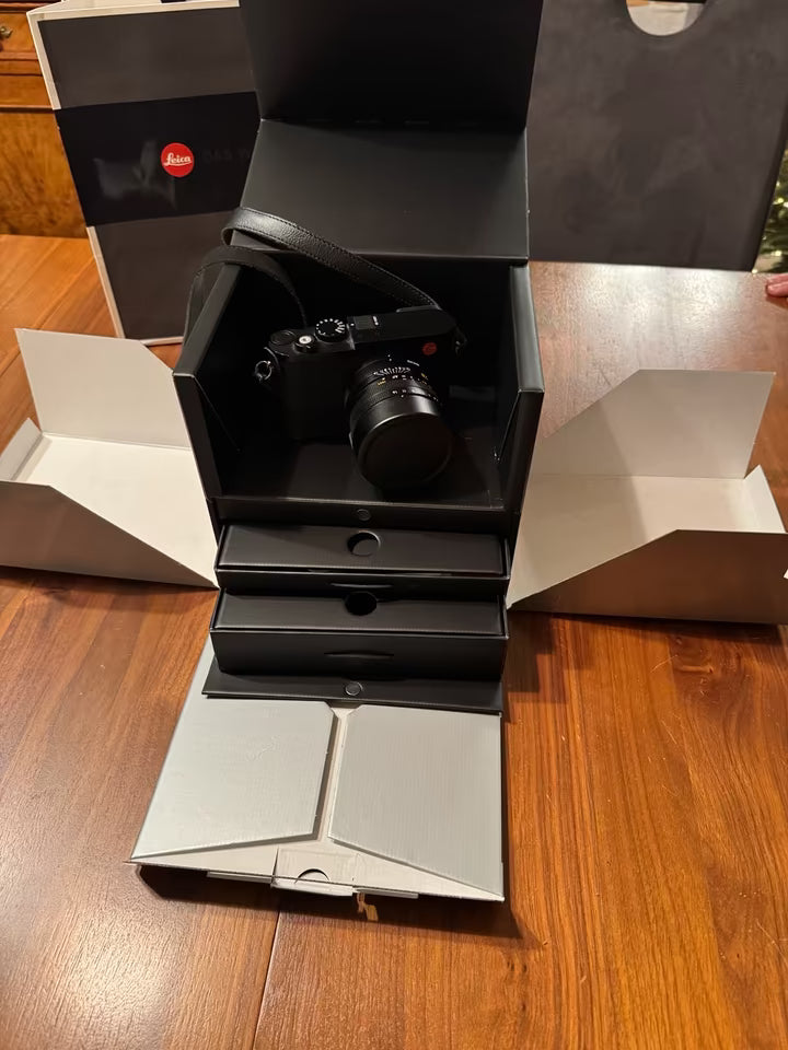 Leica Q3 including original accessories & packaging