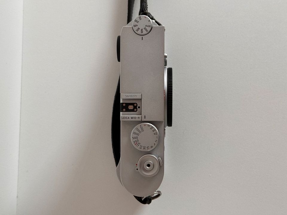 Leica M10-R silver chrome plated original packaging with 3 batteries & thumb rest