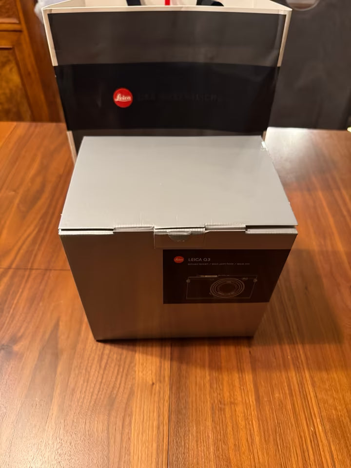 Leica Q3 including original accessories & packaging