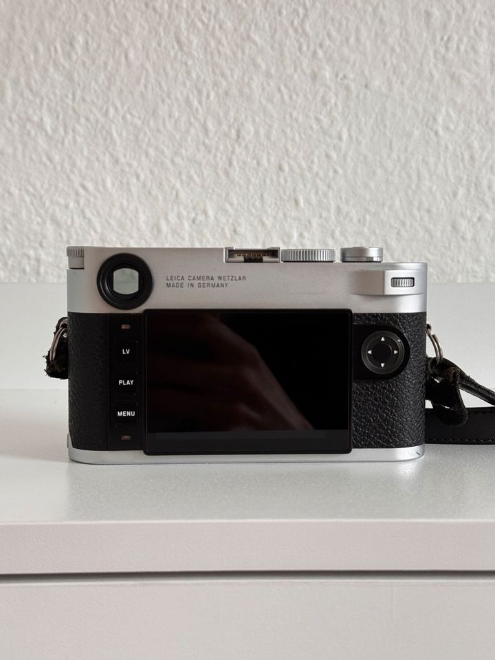 Leica M10-R silver chrome plated original packaging with 3 batteries & thumb rest