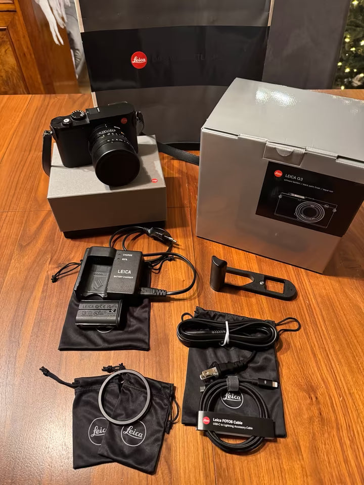 Leica Q3 including original accessories & packaging