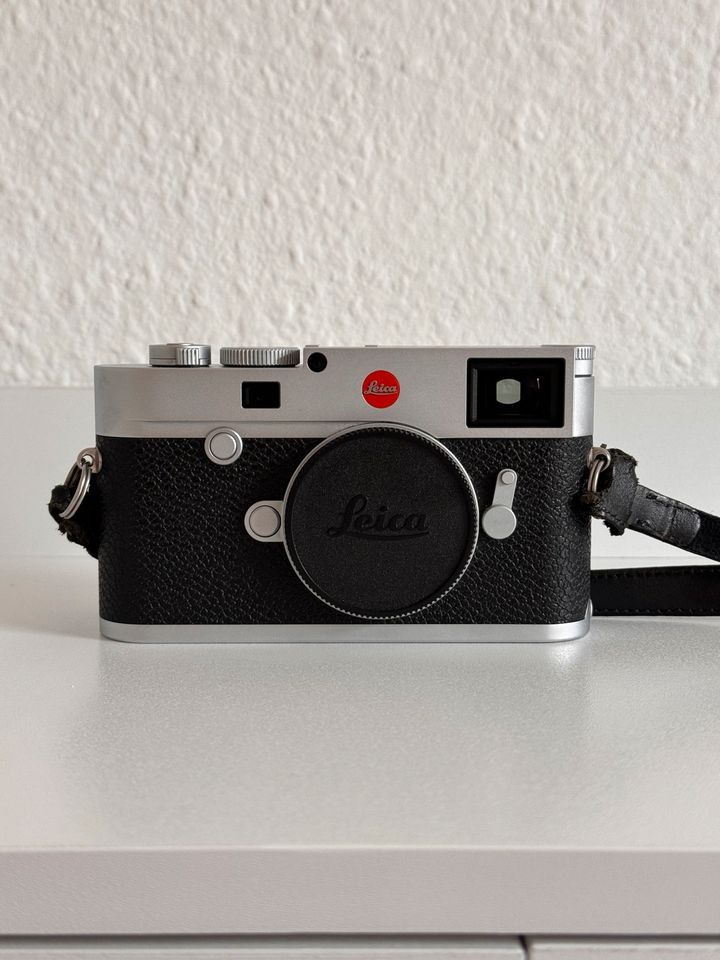 Leica M10-R silver chrome plated original packaging with 3 batteries & thumb rest