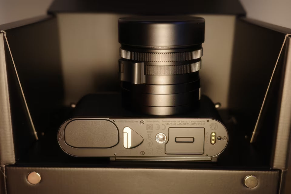 Leica Q3 28mm With accessories