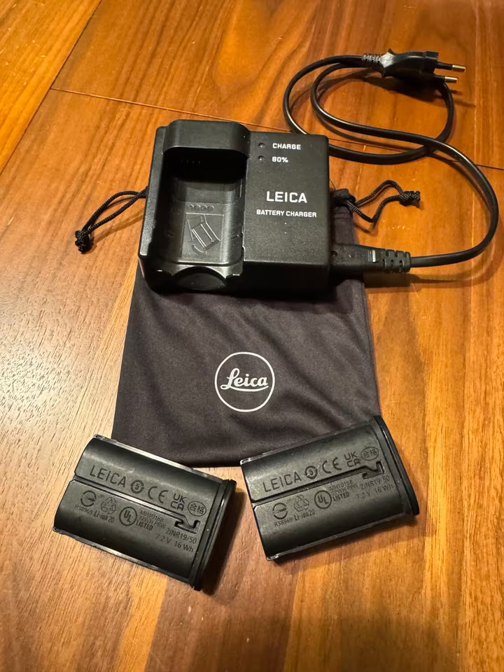 Leica Q3 including original accessories & packaging