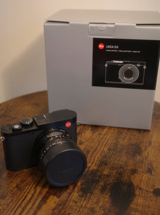 Leica Q3 28mm With accessories
